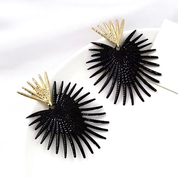 Zara “Radiance” Black Heart Crown Sunburst Sunbeam Sunray Regal Royal Earrings - Picture 8 of 9
